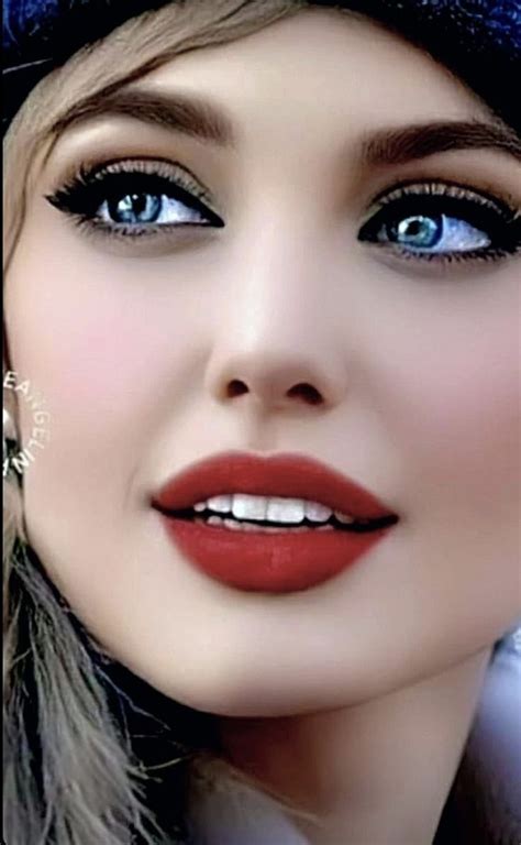 Most Beautiful Eyes Beautiful Women Pictures Light Makeup Looks