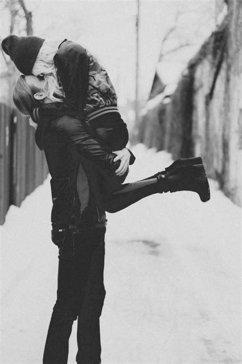 20 Cute Ways To Carry Or Hold A Girl Girlsaskguys
