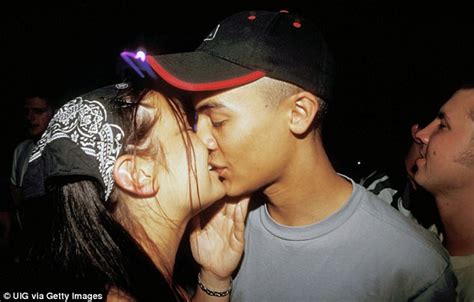 teenagers share first kiss stories on seventeen thread daily mail online
