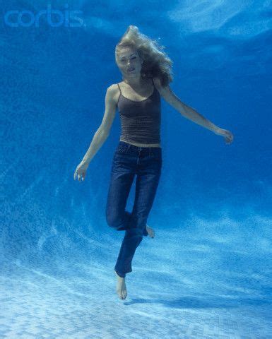 floating underwater pose reference oito wallpaper