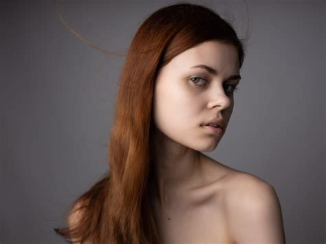 Premium Photo Pretty Woman Naked Shoulders Red Hair Closeup Glamor