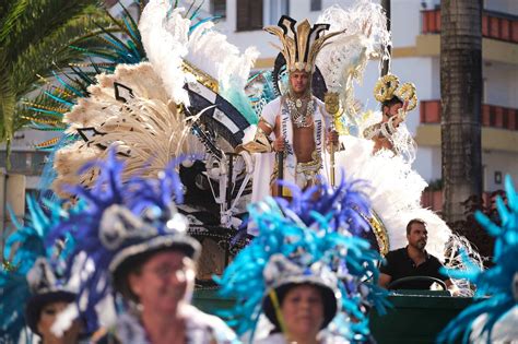 el carnaval de verano de tenerife quiere ser fiesta regional en  grupo enmascarada carnaval