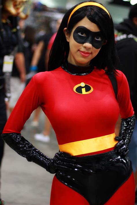 La Comic Con 2016 The Incredibles Violet Cosplay By