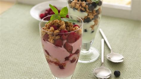 yogurt granola parfaits with berries recipe
