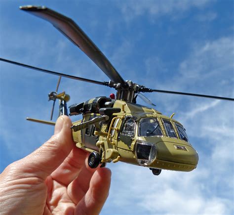 incoming helicopter partwork features  scale sikorsky uh