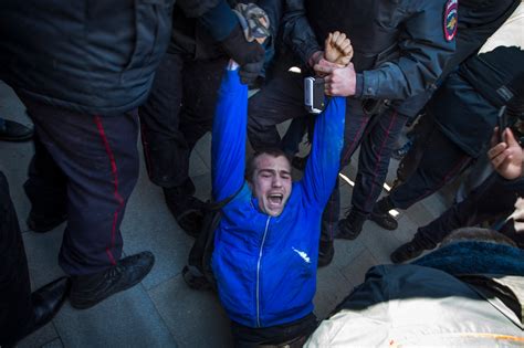 see photos of russian citizens protesting against government corruption