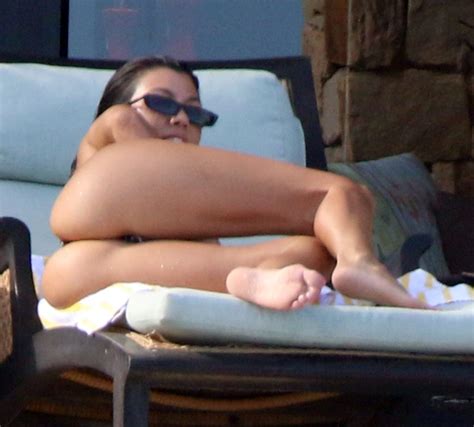 kourtney kardashian spreads her ass of the day