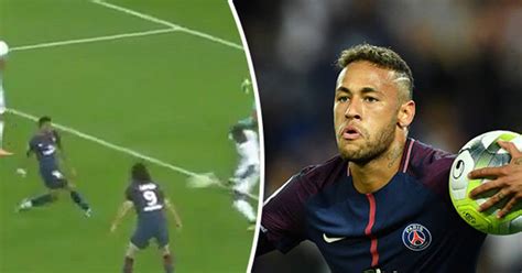watch neymar s unbeatable skills on home debut for psg after record