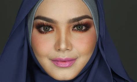 siti nurhaliza threatens to sue trader for misusing image