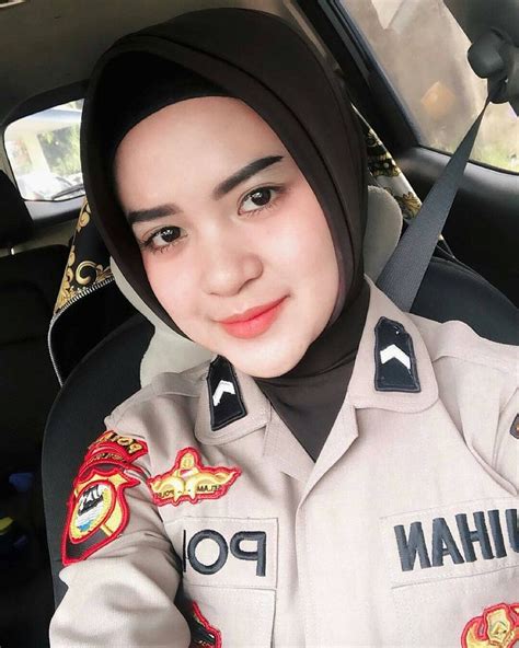 Pin Oleh Andy Ahdiyan Di Polwan And Tni Cantik Indonesia Wanita Polisi
