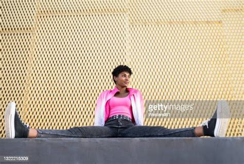 women spreading their legs photos et images de collection getty images