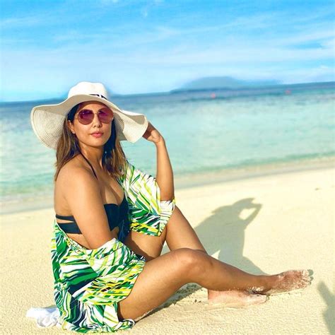 Hina Khan In Bikini Takes Internet By Storm Looks Hot And Sexy In