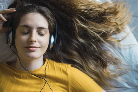 relaxing songs to help you unwind before bed and fall asleep faster