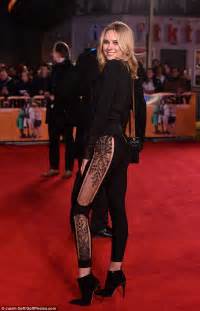grimsby premiere sees kimberley garner go without underwear in leggings daily mail online