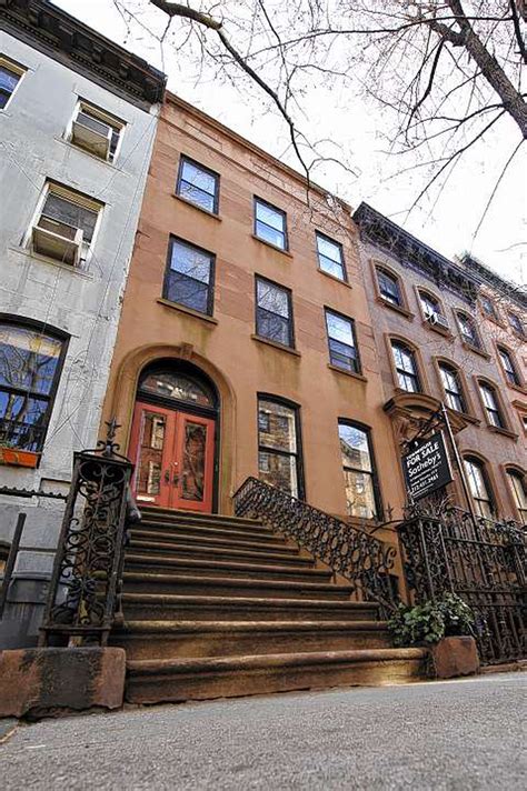 Carrie Bradshaw S Sex And The City Building In Greenwich Village Sold