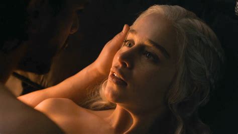 naked emilia clarke in game of thrones