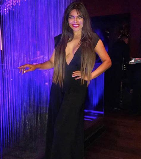 Suzy Cortez Instagram Miss Bumbum Brazil Unleashes Booty In G String