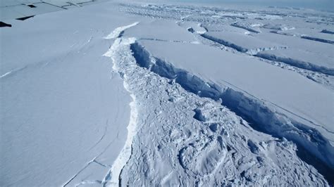 thousands  ice quakes  shaking  antarctic ice shelf  night