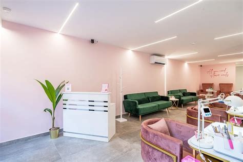 flamingo nails salon de belleza en centre castelldefels