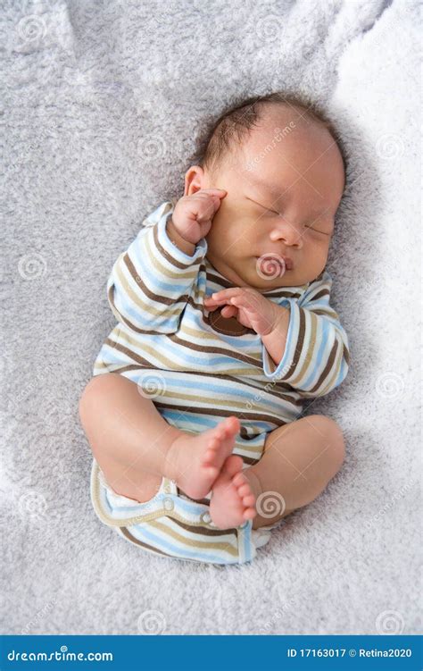 nieuw de geboren slaap van de baby stock afbeelding image  leuk vinger