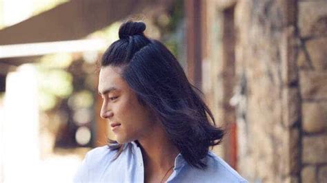 12 Irresistibly Long Hairstyles For Asian Men Hairstylecamp