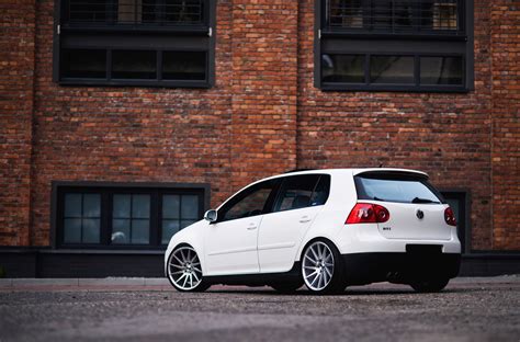 White Vw Golf Gti Sporting Exclusive Silver Jr Rims — Gallery