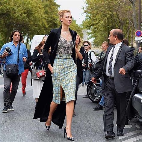 15 photos that show how crazy tall karlie kloss is instyle