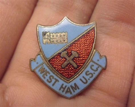 Vintage West Ham U S C Supporters Club Enamel Pin Badge Excellent
