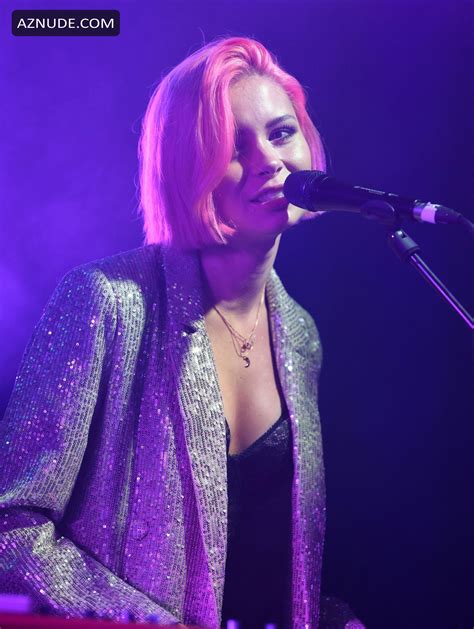 Nina Nesbitt Performs Live In Concert At The Academy 2 In Manchester