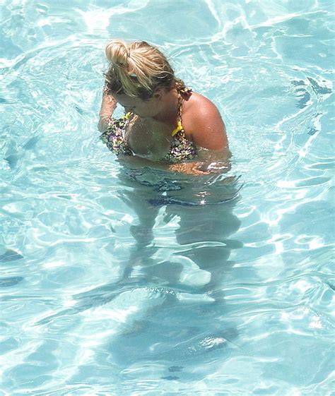 Jamie Lynn Spears In A Bikini At A Hotel Pool In Houston 14 Pics