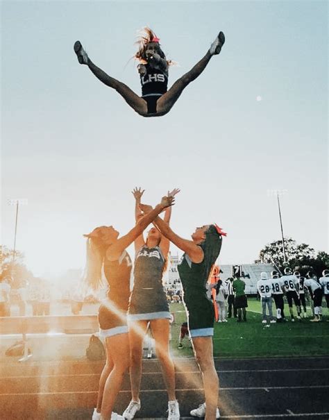 Pin By Mckenzieannr On C H E E R P I C S Cheer Stunts Cheer Pictures