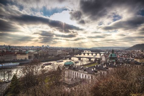 ueber der moldau foto bild prag tschechien karlsbruecke bilder auf