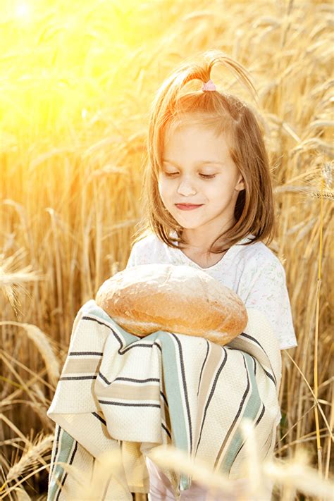 photo  girls children bread