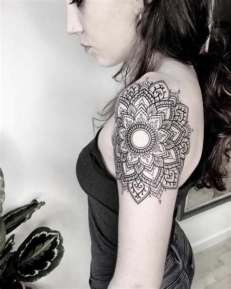 Details 77 Mandala Shoulder Tattoo Female Latest Esthdonghoadian