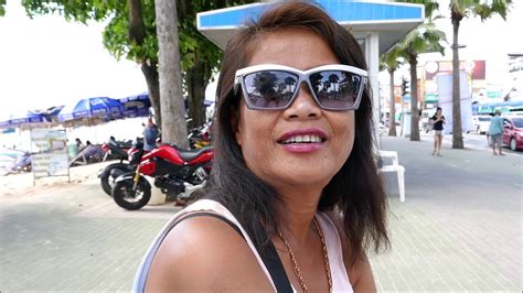 Talking To A Nice Older Thai Lady At Pattaya Beach Youtube