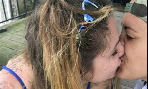 girlfriend status teen mom 2 s kailyn lowry kisses gal pal at gay pride event after split