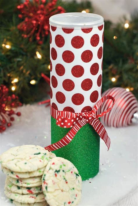 holiday crafting  diy projects      pringles container