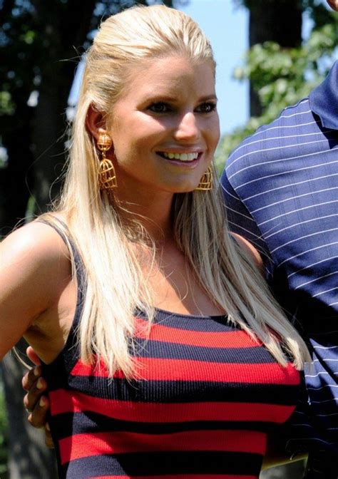 jessica simpson goes braless