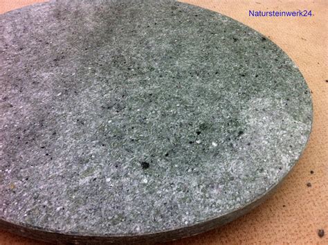runde natursteinplatte tischplatte hellgruen bistrotisch granitplatte