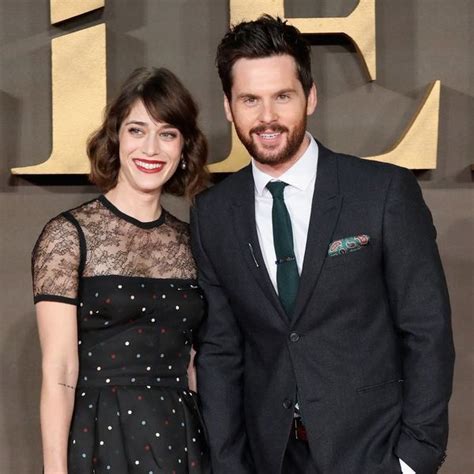“mean Girls” Star Lizzy Caplan Marries Tom Riley In A