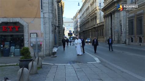 papa pe jos pe strazile pustii ale romei pentru  se ruga pentru sfarsitul pandemiei youtube