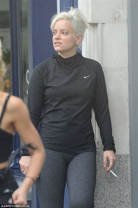 Lily Allen Puffs On A Cigarette After Going To The Gym Daily Mail Online