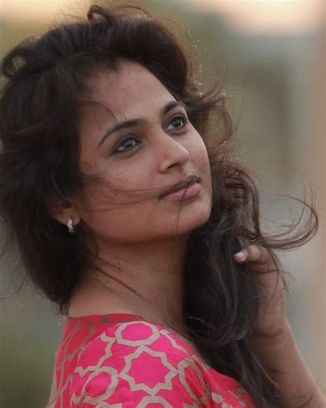 hot actress ramya pandiyan hot images and videos