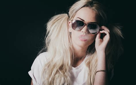 Wallpaper Girl Blonde Smoke Smoking Sunglasses Look Teenager