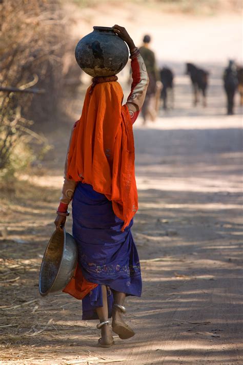 Woman Carrying Water Women Carrying Water In 2019 India Culture