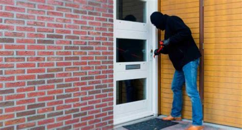 Guide To Avoiding Risky Situations Home Theft Insurance Solved Blog