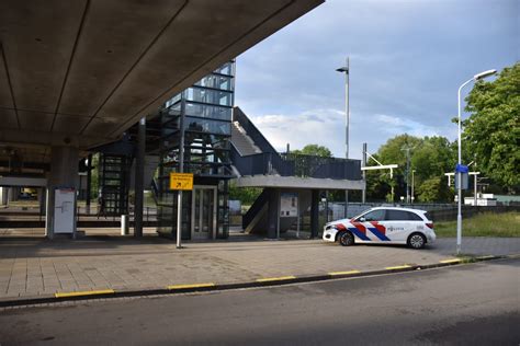 twee gewonden en drie aanhoudingen na steekpartij busstation zoetermeer nieuws op beeld