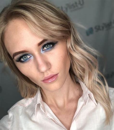 10 chic makeup ideas for women with blonde hair and blue eyes