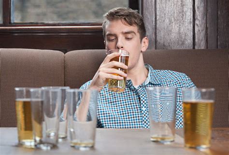 Veja O Que Acontece Com Seu Corpo Quando Você Bebe Cerveja