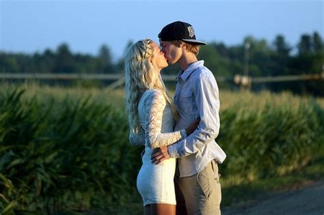 Kissing Skinny Couple Hug Lovers Beautiful Inspiring Pictures